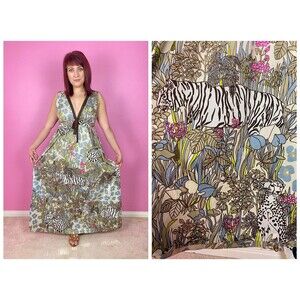 Size S/M | RARE 1970s 70s Floral and White Tiger Novelty Print Nylon Nightgown